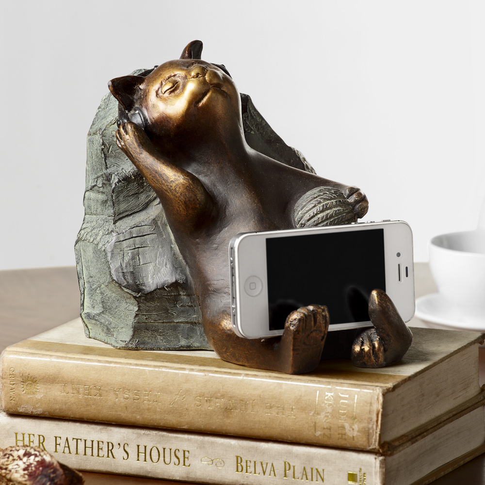 https://iheartcats.com/wp-content/uploads/2015/06/SPI-Home-Cool-Cat-Cellphone-Holder-Figurine.jpg